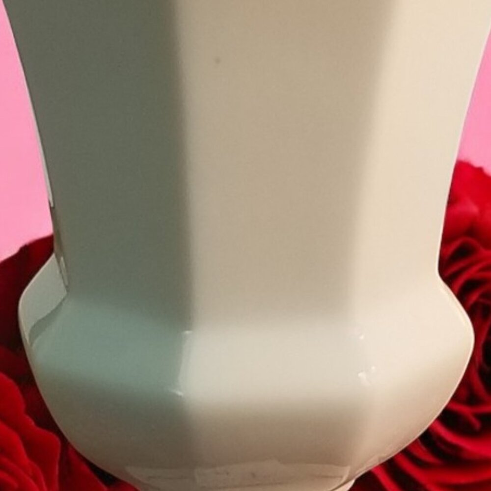Lenox Diana Urn Bud Vase Vintage Ivory Porcelain with Gold Trim Valentines Gift - Picture 8 of 8